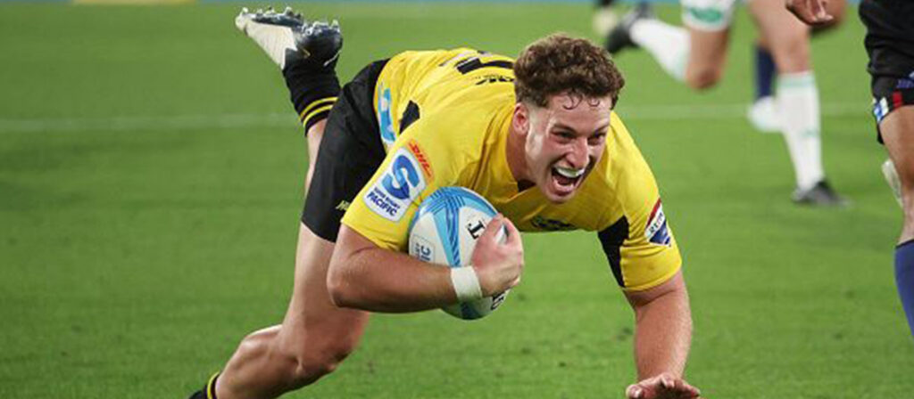 Edinburgh land Hurricanes star Higgins on three-year deal